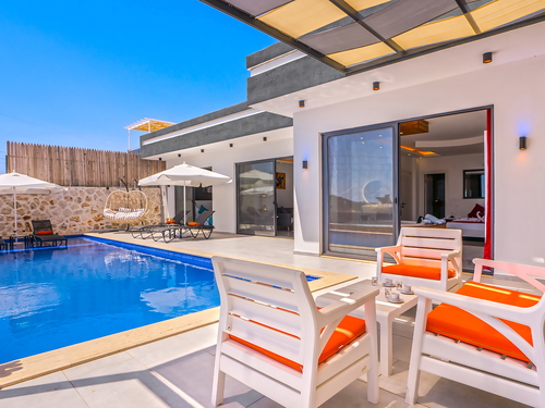  gece  -  Kasım
  | Kalkan Akbel’de Deniz Manzaralı, Jakuzili ve Saunalı Balayı Villası | 4 Kişilik Özel Tatil